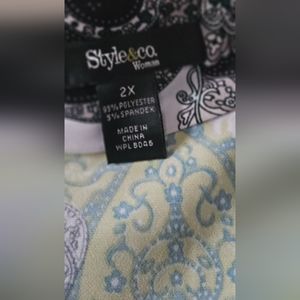 Long shirt dress that is worn with legging. Very nice in color and black stones